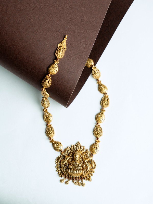 Elegant Pearl Chain